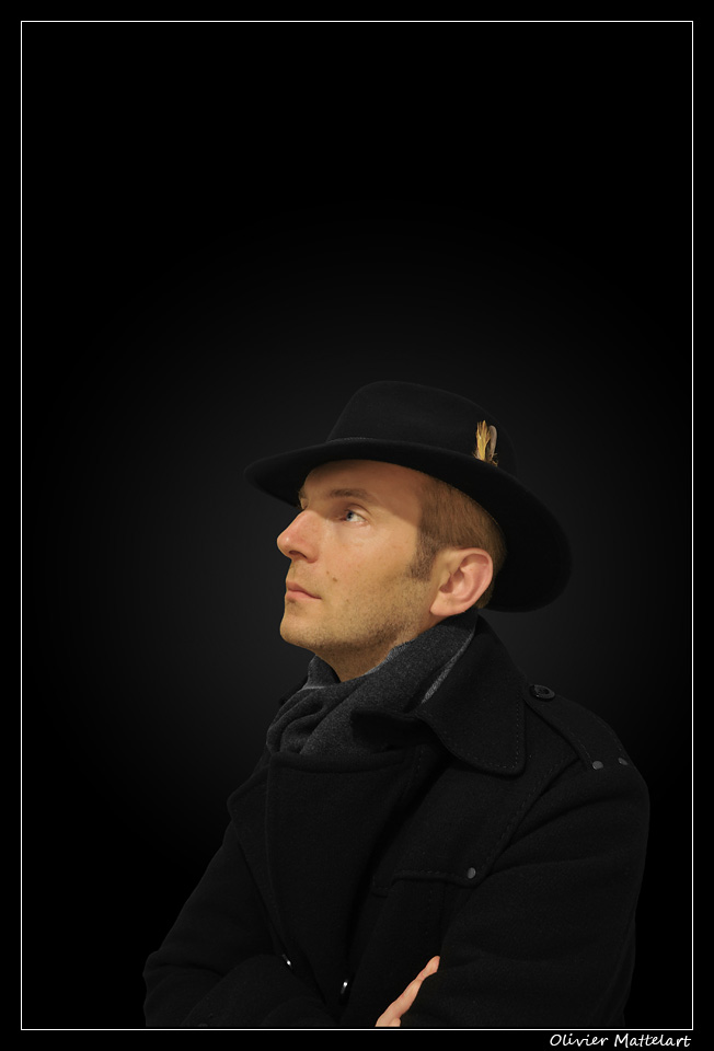 Autoportrait : profil au chapeau