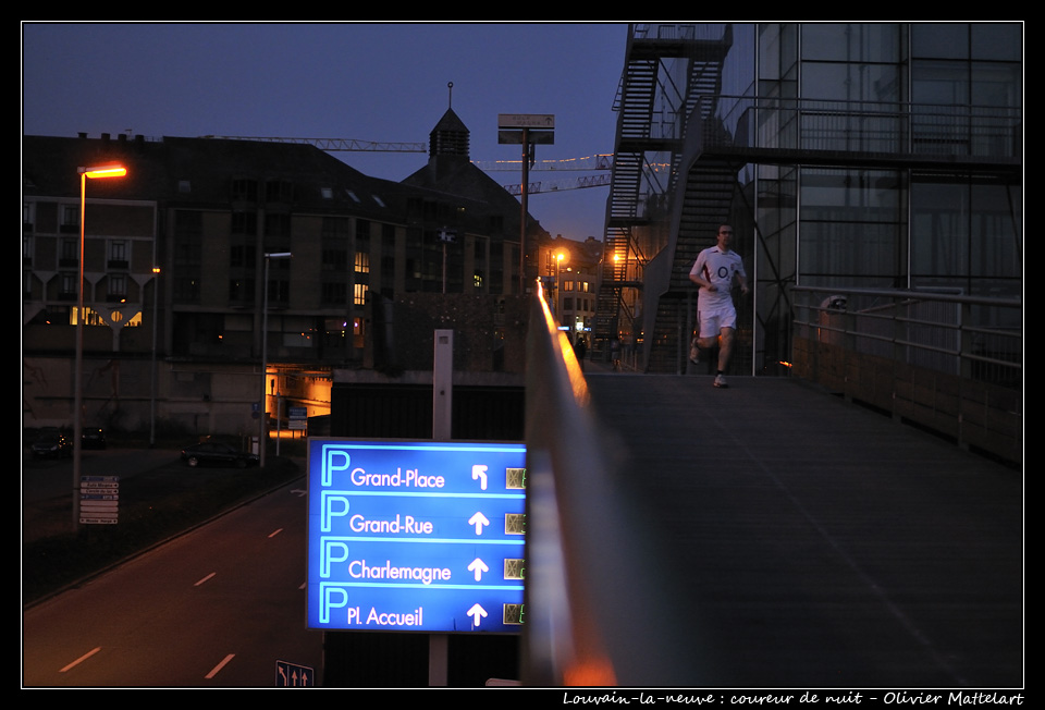 Louvain-la-neuve : coureur de nuit